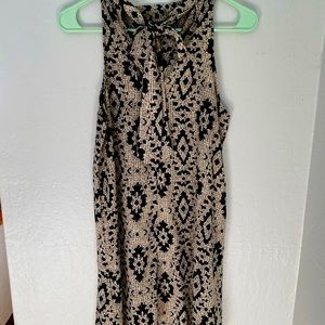 Short high-neck dress with tie